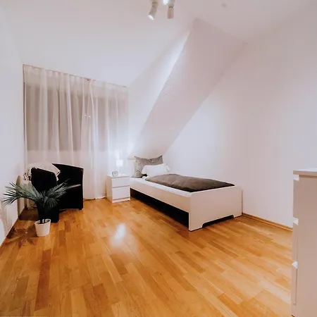 Grosse 3 Wallersheim Mit Pkw Stellplatz Apartamento Coblença